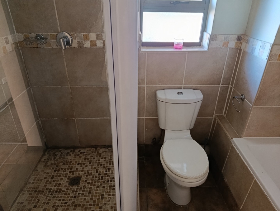 To Let 1 Bedroom Property for Rent in Vredenhof Sh Free State